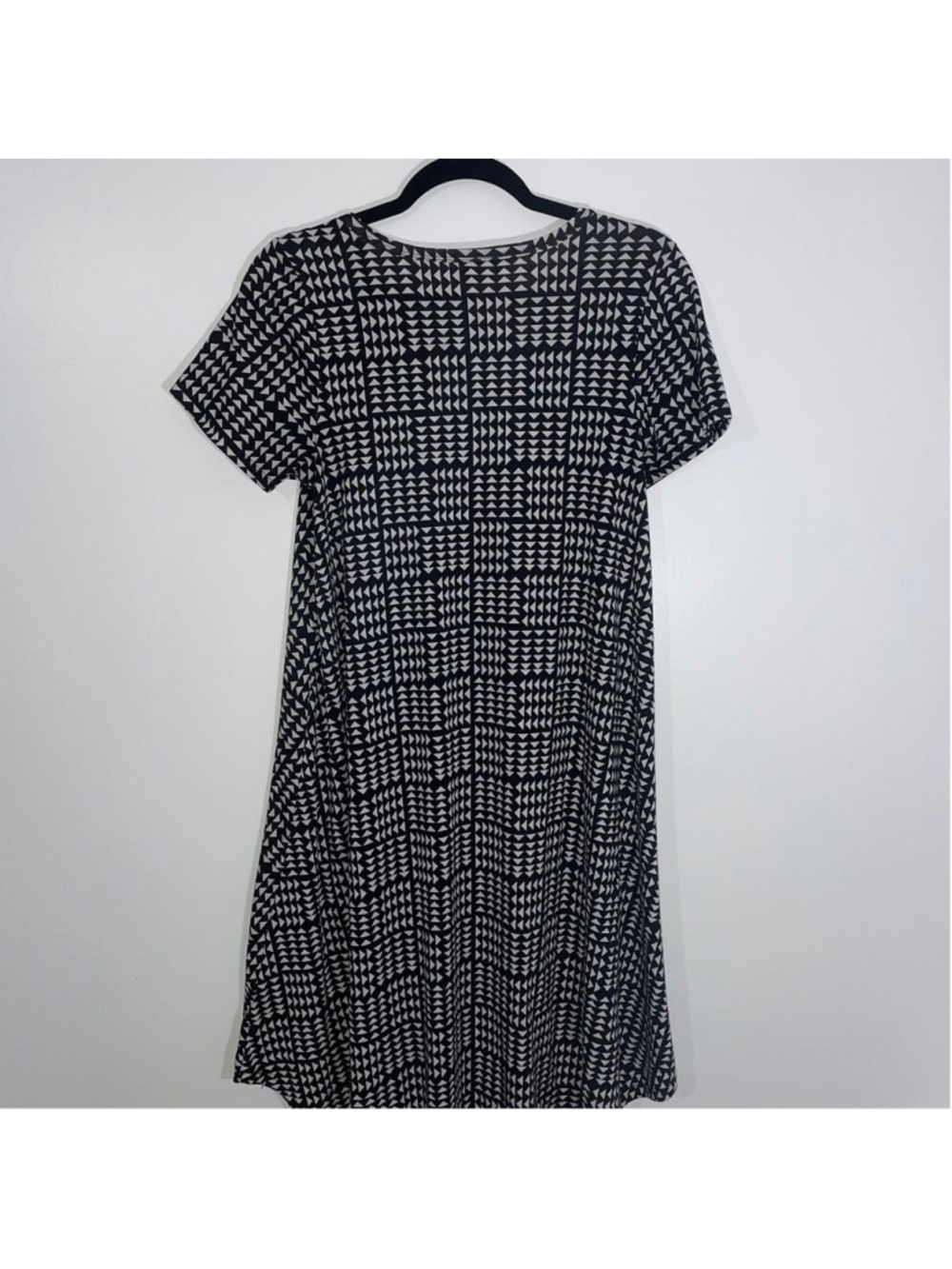 LuLaRoe Carly High-Low Swing Dress Black and White Geometric Pattern XS - Picture 3 of 3